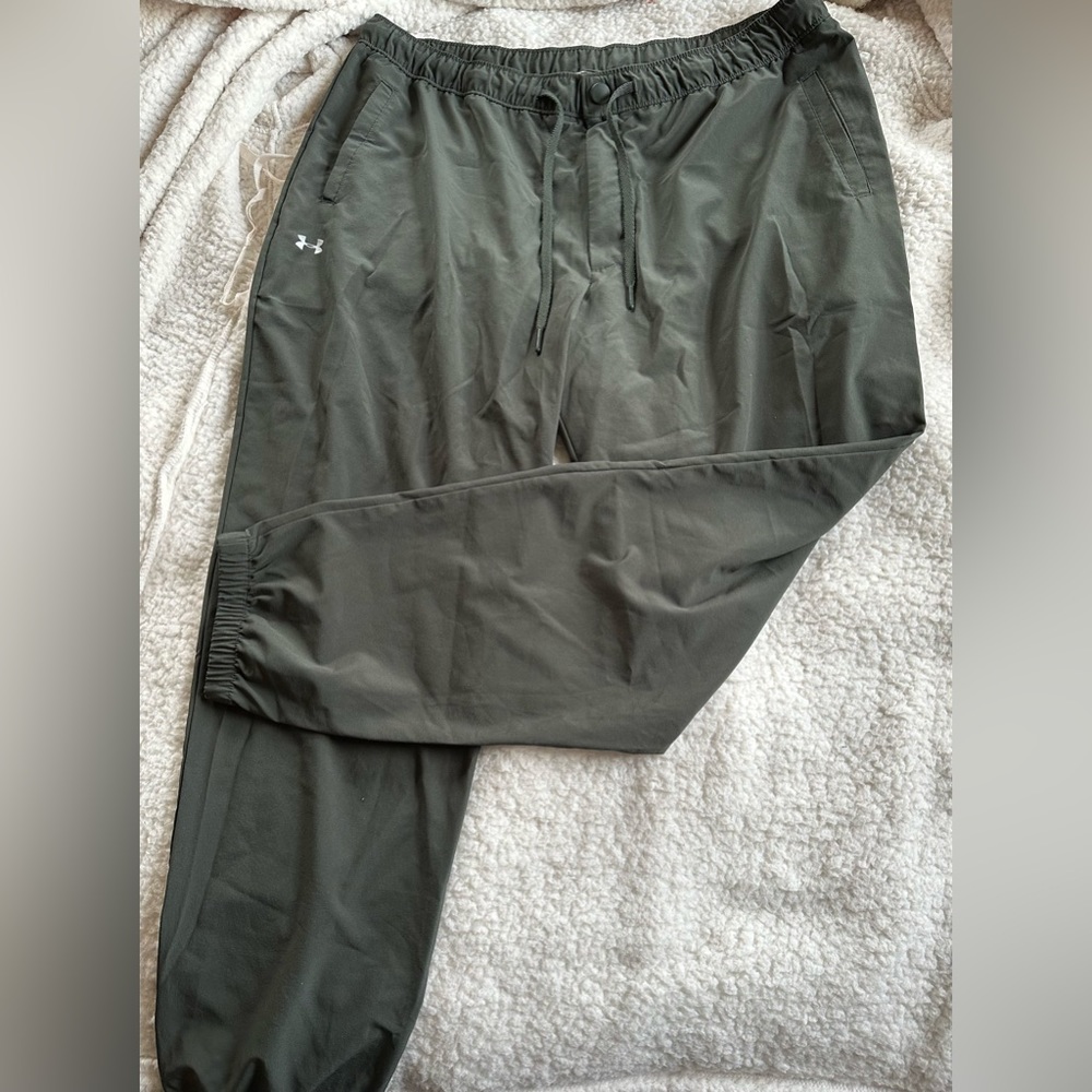 Under armour olive green joggers with pockets